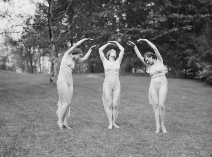 Framed Print : Elizabeth Duncan dancers and children, 1929 Creator: Arnold Genthe