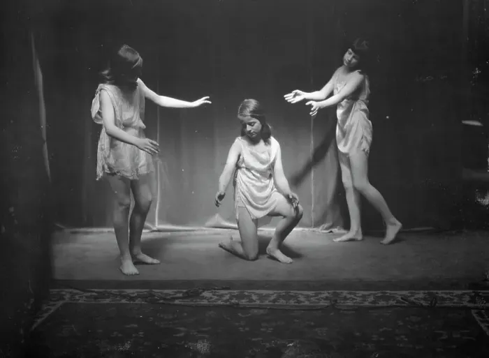 Framed Print : Elizabeth Duncan dancers and children, 1916 Creator: Arnold Genthe Framed Print : Elizabeth Duncan dancers and children, 1916 Creator: Arnold Genthe