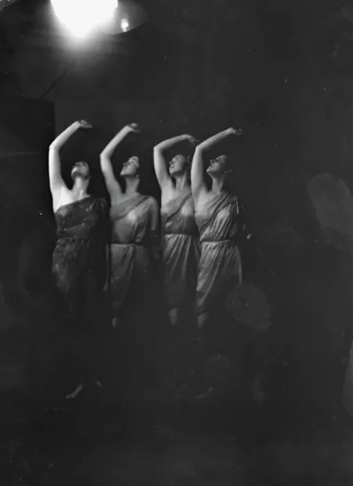 Framed Print : Elizabeth Duncan dancers and children, 1931 Creator: Arnold Genthe
