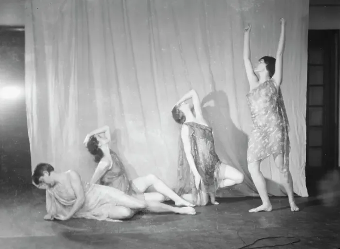 Framed Print : Elizabeth Duncan dancers and children, 1932 Creator: Arnold Genthe