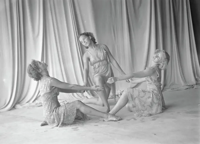Framed Print : Elizabeth Duncan dancers and children, 1936 Creator: Arnold Genthe Framed Print : Elizabeth Duncan dancers and children, 1936 Creator: Arnold Genthe