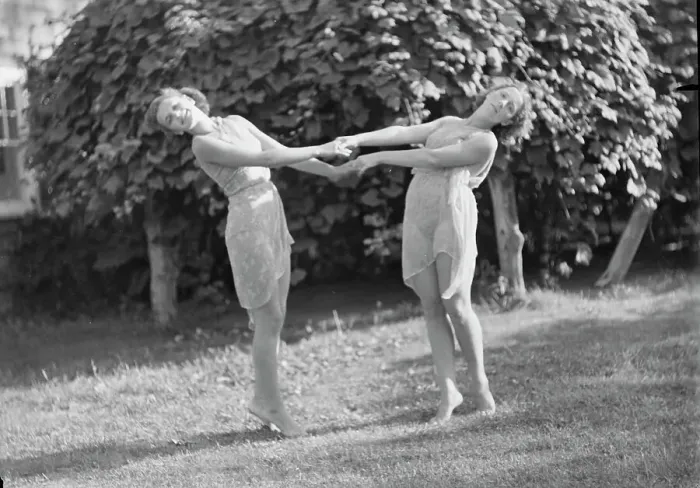 Framed Print : Elizabeth Duncan dancers and children, 1936 Creator: Arnold Genthe