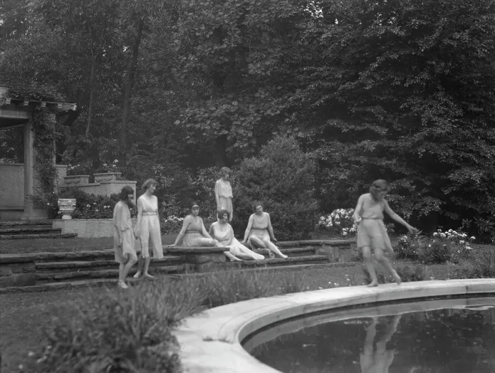 Framed Print : Elizabeth Duncan dancers and children, between 1916 and 1941. Creator: Arnold Genthe Framed Print : Elizabeth Duncan dancers and children, between 1916 and 1941. Creator: Arnold Genthe