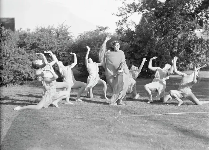 Framed Print : Elizabeth Duncan dancers and children, between 1916 and 1941. Creator: Arnold Genthe Framed Print : Elizabeth Duncan dancers and children, between 1916 and 1941. Creator: Arnold Genthe