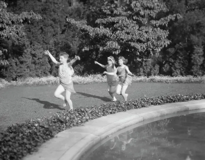 Framed Print : Elizabeth Duncan dancers and children, between 1916 and 1941. Creator: Arnold Genthe Framed Print : Elizabeth Duncan dancers and children, between 1916 and 1941. Creator: Arnold Genthe