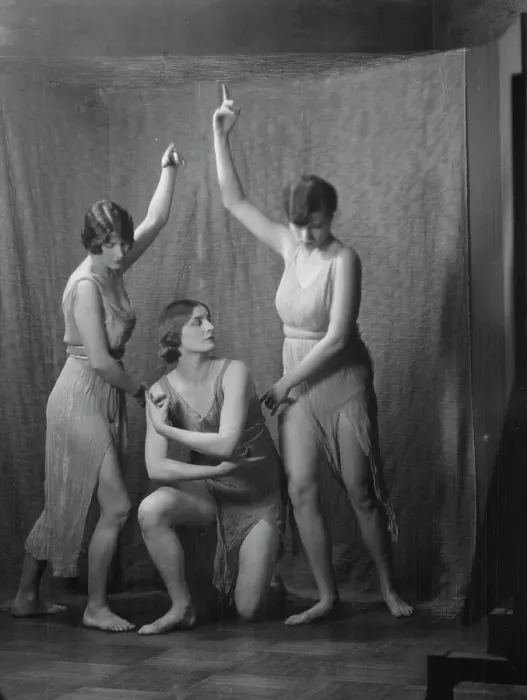Framed Print : Elizabeth Duncan dancers and children, between 1916 and 1941. Creator: Arnold Genthe Framed Print : Elizabeth Duncan dancers and children, between 1916 and 1941. Creator: Arnold Genthe