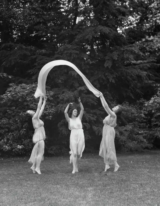 Framed Print : Elizabeth Duncan dancers and children, between 1916 and 1941. Creator: Arnold Genthe Framed Print : Elizabeth Duncan dancers and children, between 1916 and 1941. Creator: Arnold Genthe
