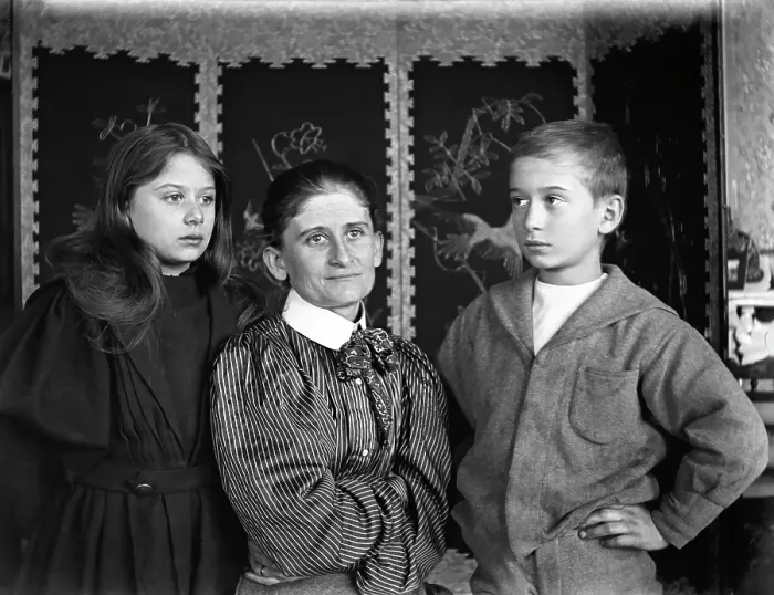 Framed Print : Elizabeth Esplain L'Estrange & her children Mary Elizabeth ( Girlie ) L'Estrange & Frederick...1899