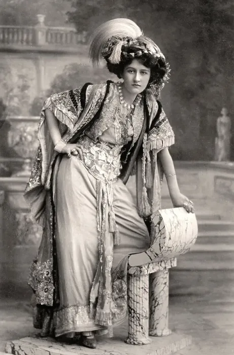 Framed Print : Elizabeth Firth, actress, 1908. Artist: Foulsham and Banfield Framed Print : Elizabeth Firth, actress, 1908. Artist: Foulsham and Banfield