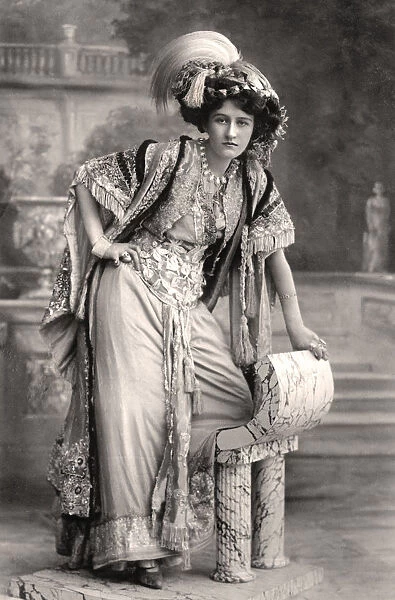 Elizabeth Firth, actress, 1908. Artist: Foulsham and Banfield