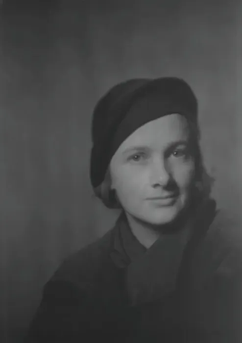 Framed Print : Elizabeth Gordon, portrait photograph, 1932 Nov. Creator: Arnold Genthe Framed Print : Elizabeth Gordon, portrait photograph, 1932 Nov. Creator: Arnold Genthe