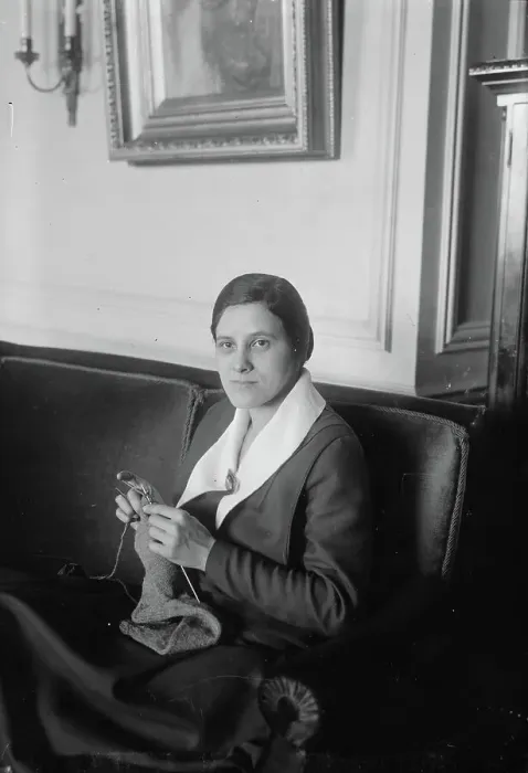 Framed Print : Elizabeth Gutman, between c1915 and c1920. Creator: Bain News Service Framed Print : Elizabeth Gutman, between c1915 and c1920. Creator: Bain News Service