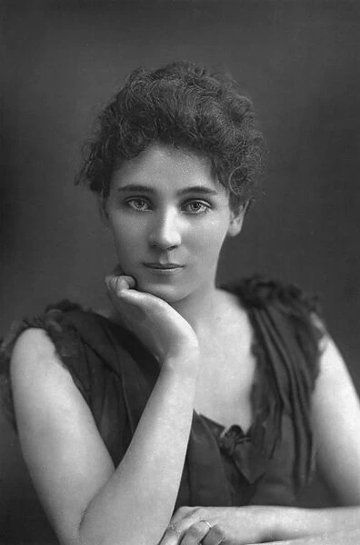 Elizabeth Robins (1862-1952), American actress, playwright, novelist, and suffragette, 1893. Artist: W&D Downey