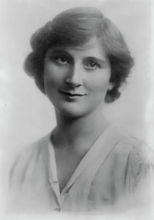Framed Print : Elizabeth Valentine, between c1910 and c1915. Creator: Bain News Service Framed Print : Elizabeth Valentine, between c1910 and c1915. Creator: Bain News Service