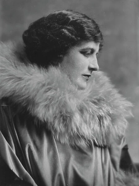 Elliott, Maxine, Miss, portrait photograph, 1917. Creator: Arnold Genthe