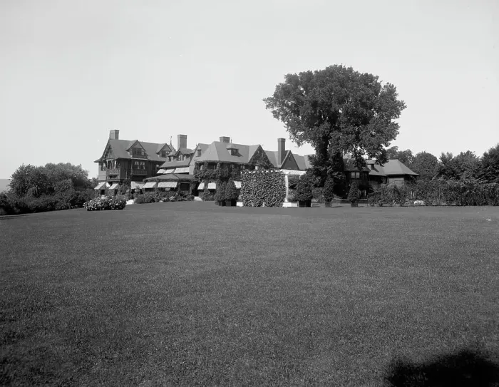 Framed Print : Elm Court, country home of W.D. [i.e. William Douglas] Sloane, Lenox, Mass. c.between 1910 and 1920 Creator: Unknown