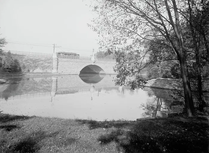 Framed Print : Elmwood Avenue bridge, Buffalo, N.Y. between 1900 and 1915. Creator: Unknown Framed Print : Elmwood Avenue bridge, Buffalo, N.Y. between 1900 and 1915. Creator: Unknown