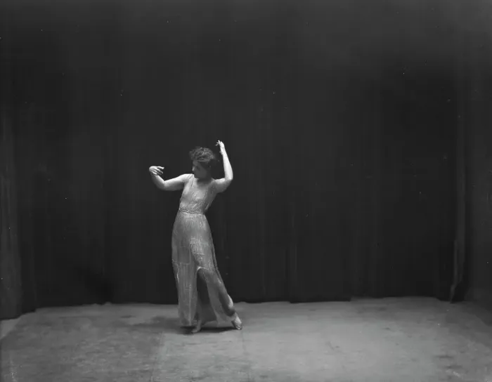 Framed Print : Elsie Dufour dancer, between 1918 and 1920. Creator: Arnold Genthe Framed Print : Elsie Dufour dancer, between 1918 and 1920. Creator: Arnold Genthe