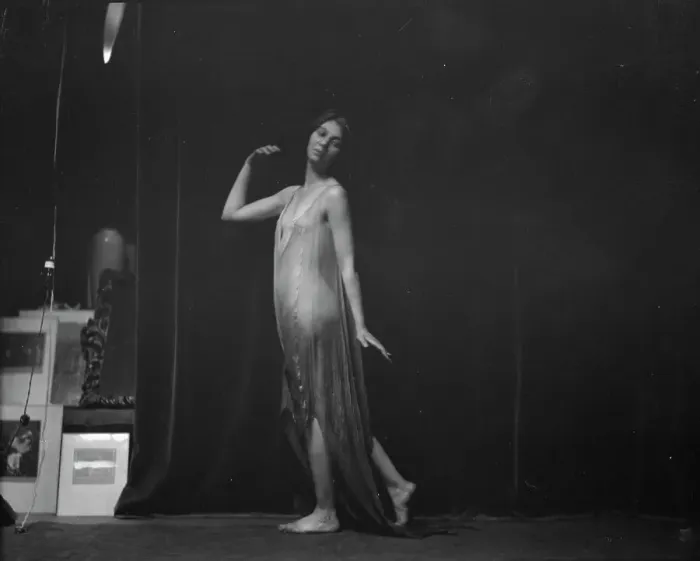 Framed Print : Elsie Dufour dancer, between 1918 and 1920. Creator: Arnold Genthe Framed Print : Elsie Dufour dancer, between 1918 and 1920. Creator: Arnold Genthe