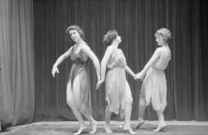 Framed Print : Elsie Dufour dancers, between 1918 and 1920? Creator: Arnold Genthe Framed Print : Elsie Dufour dancers, between 1918 and 1920? Creator: Arnold Genthe