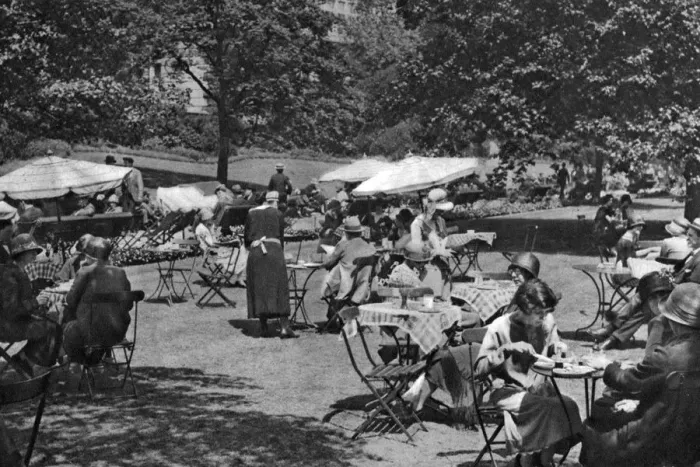 Framed Print : Embankment Gardens, Charing Cross, London, 1926-1927 Framed Print : Embankment Gardens, Charing Cross, London, 1926-1927