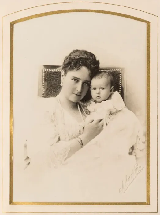 Framed Print : Empress Alexandra Fyodorovna with the infant Anastasia, fourth and youngest daughter of Nicholas II Framed Print : Empress Alexandra Fyodorovna with the infant Anastasia, fourth and youngest daughter of Nicholas II