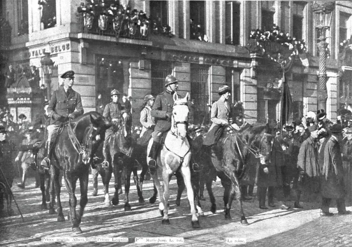 Framed Print : En Belgique delivree; L'entrée des souverains belges a Bruxelles, le 22 novembre: place... 1918. Creator: Unknown Framed Print : En Belgique delivree; L'entrée des souverains belges a Bruxelles, le 22 novembre: place... 1918. Creator: Unknown