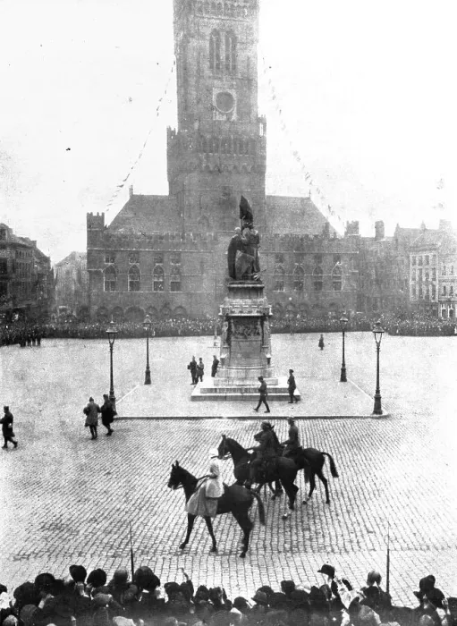 Framed Print : En Belgique delivree; L'entrée solennelle, a Bruges, des souverains belges, le 25 october 1918. Creator: Unknown Framed Print : En Belgique delivree; L'entrée solennelle, a Bruges, des souverains belges, le 25 october 1918. Creator: Unknown
