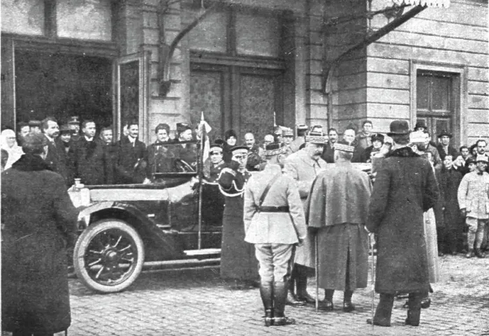 Framed Print : En Roumanie Liberee; la general Franchet d'Esperey, arrivant a Bucarest, est recu par... 1918. Creator: Unknown Framed Print : En Roumanie Liberee; la general Franchet d'Esperey, arrivant a Bucarest, est recu par... 1918. Creator: Unknown