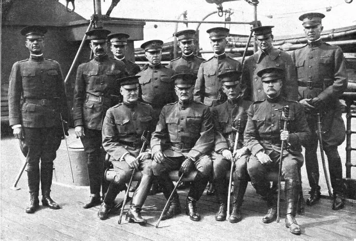 Framed Print : ; En route pour la France: le general Pershing, commandant... 1917. Creator: Unknown. ; En route pour la France: le general Pershing, commandant... 1917. Creator: Unknown Framed Print : ; En route pour la France: le general Pershing, commandant... 1917. Creator: Unknown. ; En route pour la France: le general Pershing, commandant... 1917. Creator: Unknown