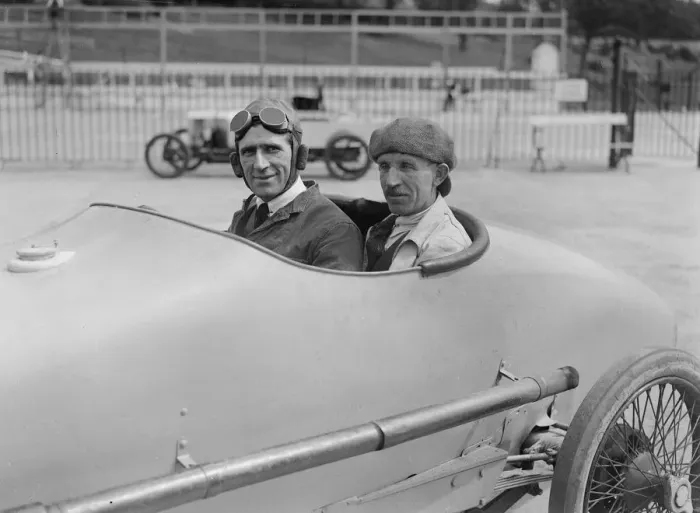 Framed Print : Enfield-Allday of AC Bertelli at the JCC 200 Mile Race, Brooklands, 1922. Artist: Bill Brunell Framed Print : Enfield-Allday of AC Bertelli at the JCC 200 Mile Race, Brooklands, 1922. Artist: Bill Brunell