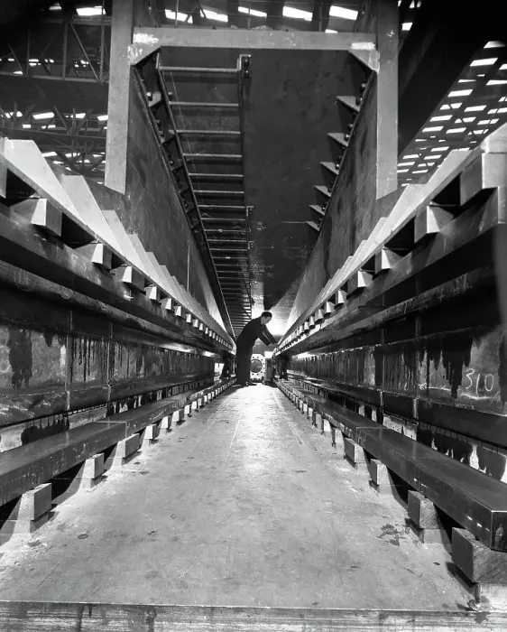 Framed Print : Engineer working at Husband & Co, Chesterfield, Derbyshire, 1962 Framed Print : Engineer working at Husband & Co, Chesterfield, Derbyshire, 1962