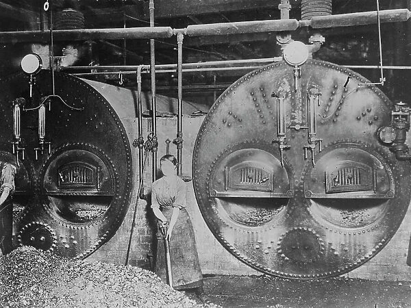 English furnace woman in iron works, between c1915 and 1917. Creator: Bain News Service