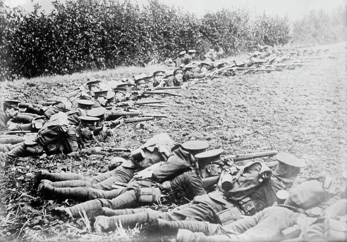 Framed Print : English Infantry, between c1914 and c1915. Creator: Bain News Service Framed Print : English Infantry, between c1914 and c1915. Creator: Bain News Service