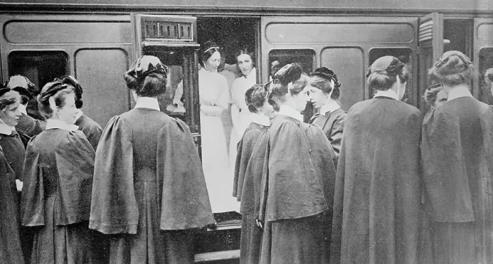 Framed Print : English Nurses entraining at London, between c1914 and c1915. Creator: Bain News Service Framed Print : English Nurses entraining at London, between c1914 and c1915. Creator: Bain News Service
