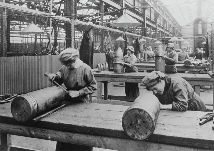 Framed Print : English women finishing a 9.2 shell, between c1915 and 1917. Creator: Bain News Service Framed Print : English women finishing a 9.2 shell, between c1915 and 1917. Creator: Bain News Service