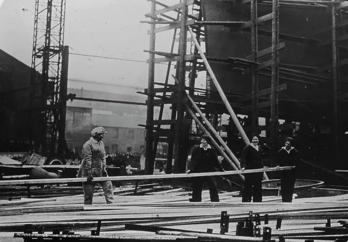 Framed Print : English women in ship yards, between c1915 and 1918. Creator: Bain News Service