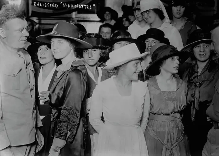 Framed Print : Enlisting Marinettes, between c1915 and c1920. Creator: Bain News Service Framed Print : Enlisting Marinettes, between c1915 and c1920. Creator: Bain News Service