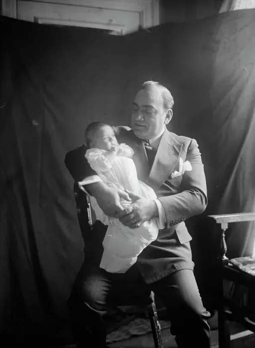 Framed Print : Enrico Caruso with his daughter Gloria, 1919. Creator: Bain News Service Framed Print : Enrico Caruso with his daughter Gloria, 1919. Creator: Bain News Service