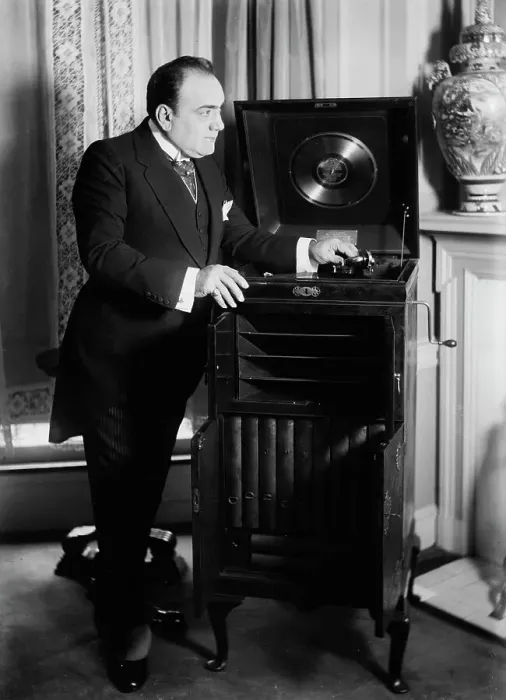 Framed Print : Enrico Caruso with phonograph, 1918 and c1920. Creator: Bain News Service Framed Print : Enrico Caruso with phonograph, 1918 and c1920. Creator: Bain News Service