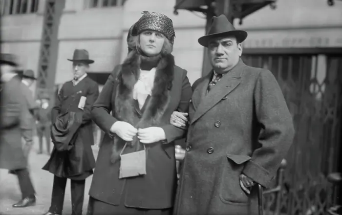 Framed Print : Enrico Caruso & wife Dorothy Caruso, between c1915 and c1920. Creator: Bain News Service Framed Print : Enrico Caruso & wife Dorothy Caruso, between c1915 and c1920. Creator: Bain News Service