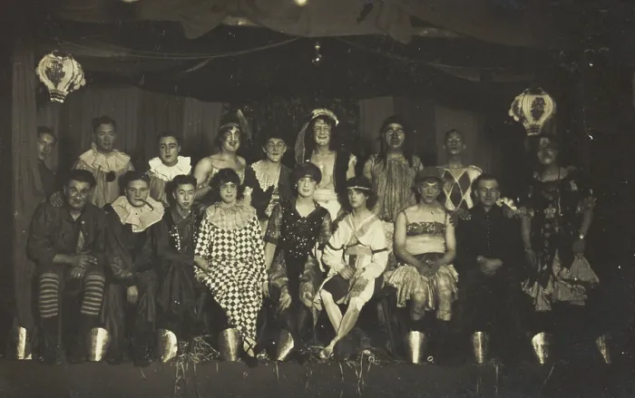 Framed Print : An ensemble cast of British soldiers, some in drag, pose on stage, 1919. Creator: Unknown Framed Print : An ensemble cast of British soldiers, some in drag, pose on stage, 1919. Creator: Unknown