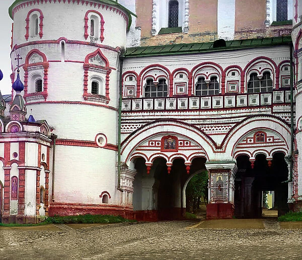Detail of the entrance to the Borisoglebsky Monastery, Borisoglebsky, 1911. Creator: Sergey Mikhaylovich Prokudin-Gorsky