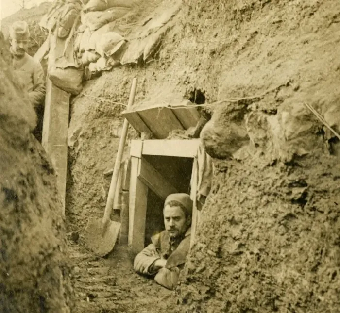 Framed Print : Entrance to a dug-out shelter, c1914-c1918 Framed Print : Entrance to a dug-out shelter, c1914-c1918