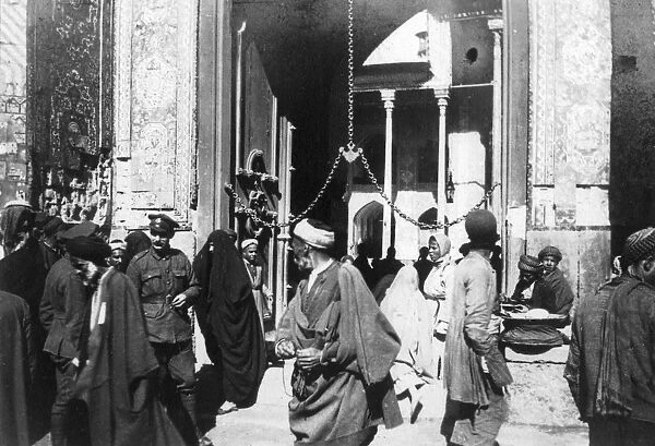 Entrance to Kazimain mosque, Iraq, 1917-1919
