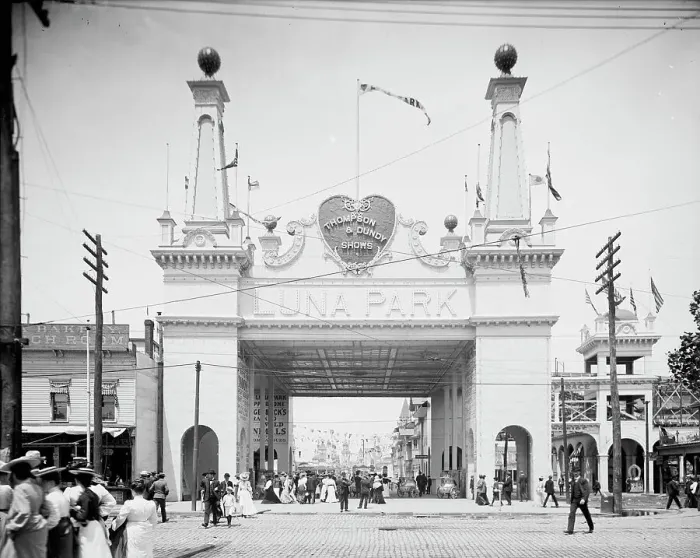 Framed Print : Entrance to Luna Park, Coney Island, N.Y. between 1903 and 1906. Creator: Unknown Framed Print : Entrance to Luna Park, Coney Island, N.Y. between 1903 and 1906. Creator: Unknown