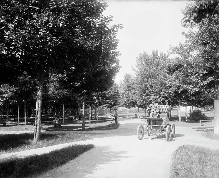 Framed Print : Entrance, Sanitarium Park, Alma, Mich. between 1895 and 1910. Creator: Unknown Framed Print : Entrance, Sanitarium Park, Alma, Mich. between 1895 and 1910. Creator: Unknown