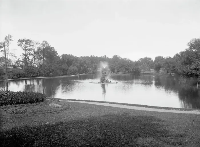 Framed Print : Entrance to Wade Park, Cleveland, O[hio], between 1900 and 1906. Creator: Unknown
