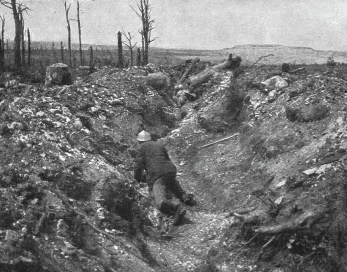 Framed Print : Episodes de la bataille de Verdun; La derniere phase de la resistance du fort de Vaux, 1916. Creator: Unknown Framed Print : Episodes de la bataille de Verdun; La derniere phase de la resistance du fort de Vaux, 1916. Creator: Unknown