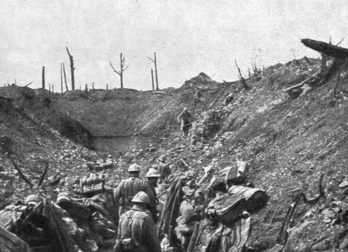 Framed Print : Episodes de la bataille de Verdun; La derniere phase de la resistance du fort de Vaux, 1916. Creator: Unknown Framed Print : Episodes de la bataille de Verdun; La derniere phase de la resistance du fort de Vaux, 1916. Creator: Unknown